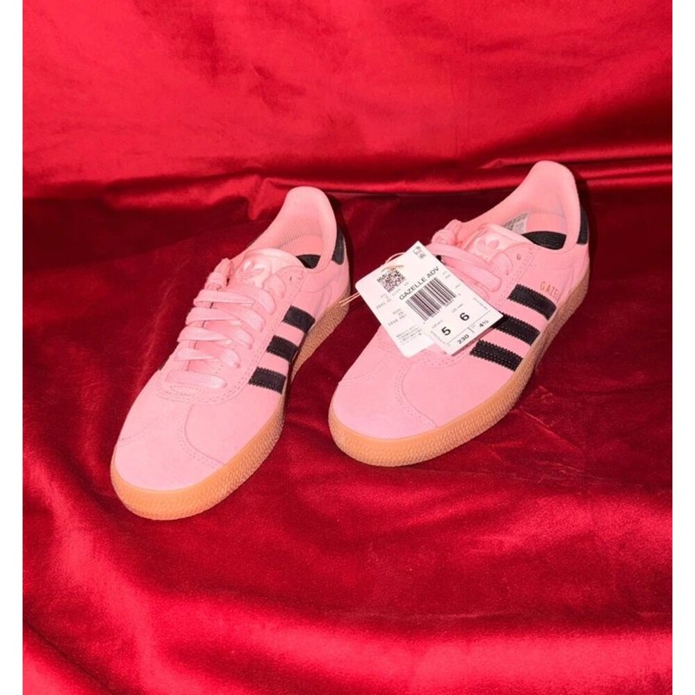 NWT Adidas Gazelle ADV size 6 - pink / black skateboard shoes